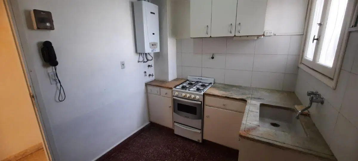 Departamento 3 ambientes amplio con balcón 8