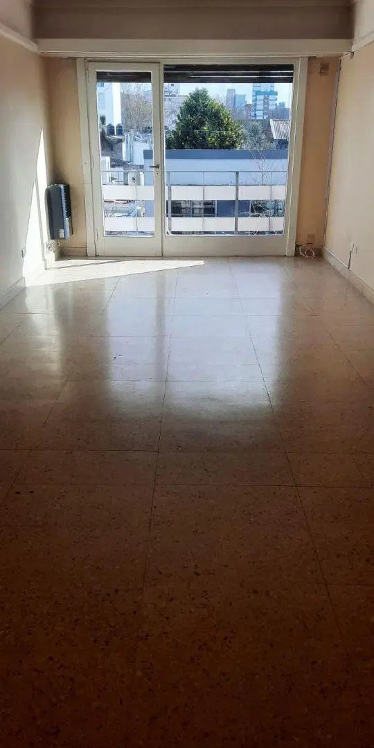 Departamento 3 ambientes amplio con balcón 3
