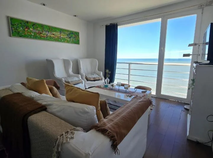 Departamento en alquiler 3 ambientes frente al mar, zona 1