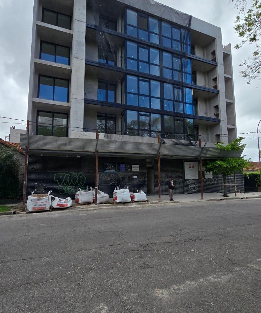 Departamento 2 Amb+Cochera frente a plaza Güemes.