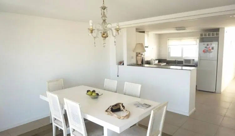 Departamento en Alquiler 6 Ambientes en Varese 2