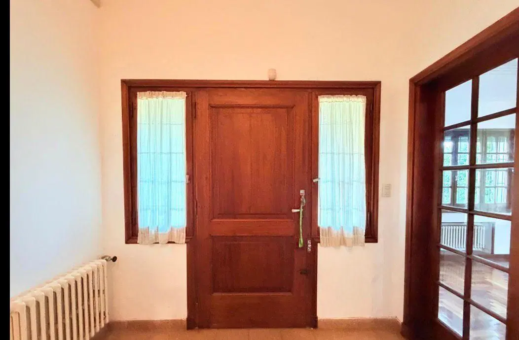 Casa en Alquiler 5 Ambientes Varese 1