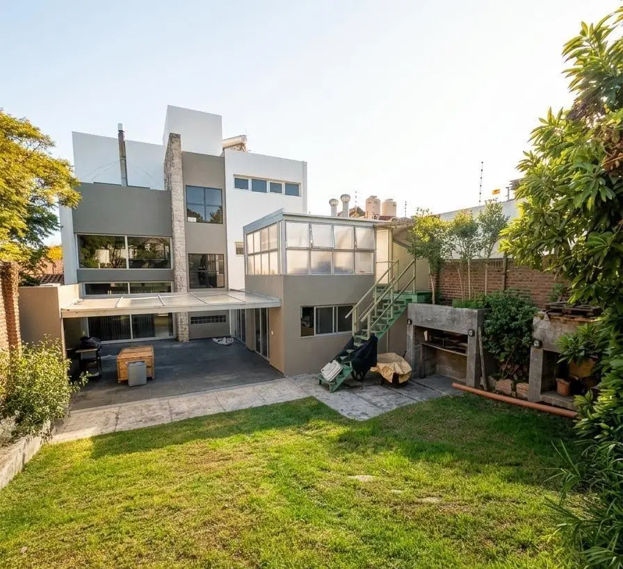 Chalet 6 Ambientes. jardin. piscina. garage 3 autos. Zona Guemes 4