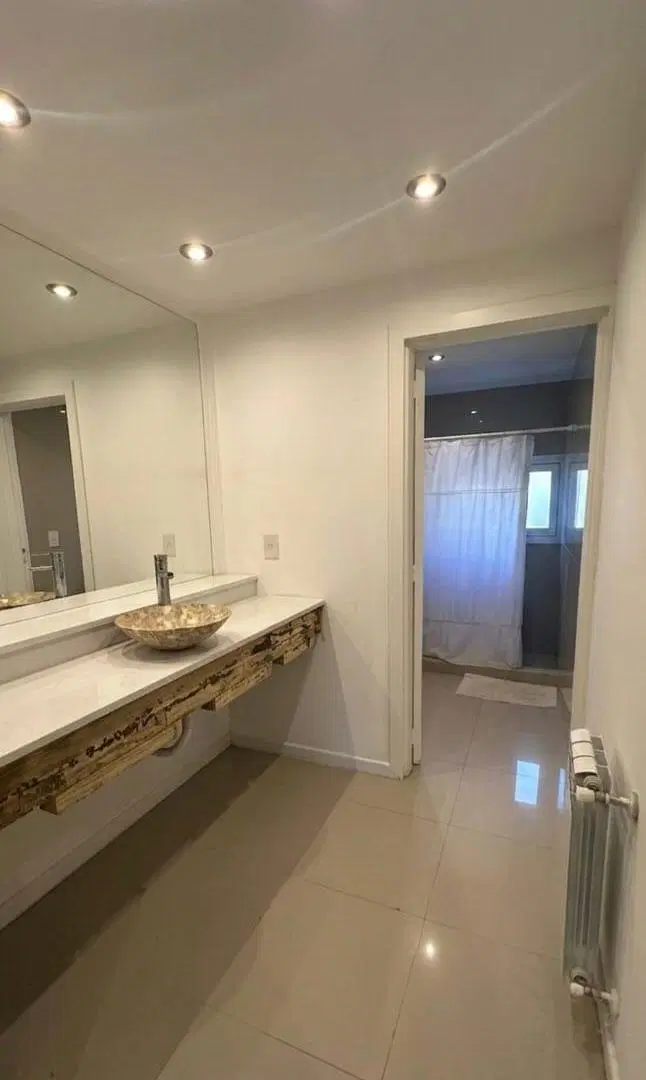 Chalet 6 Ambientes. jardin. piscina. garage 3 autos. Zona Guemes 2