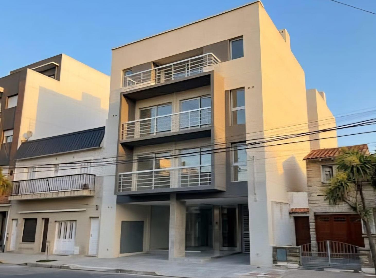 Venta departamento. 2 ambientes con cochera