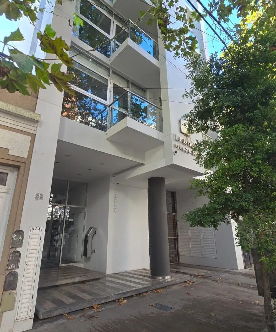 VENTA Departamento 3 ambientes. Cochera. Plaza mitre 5