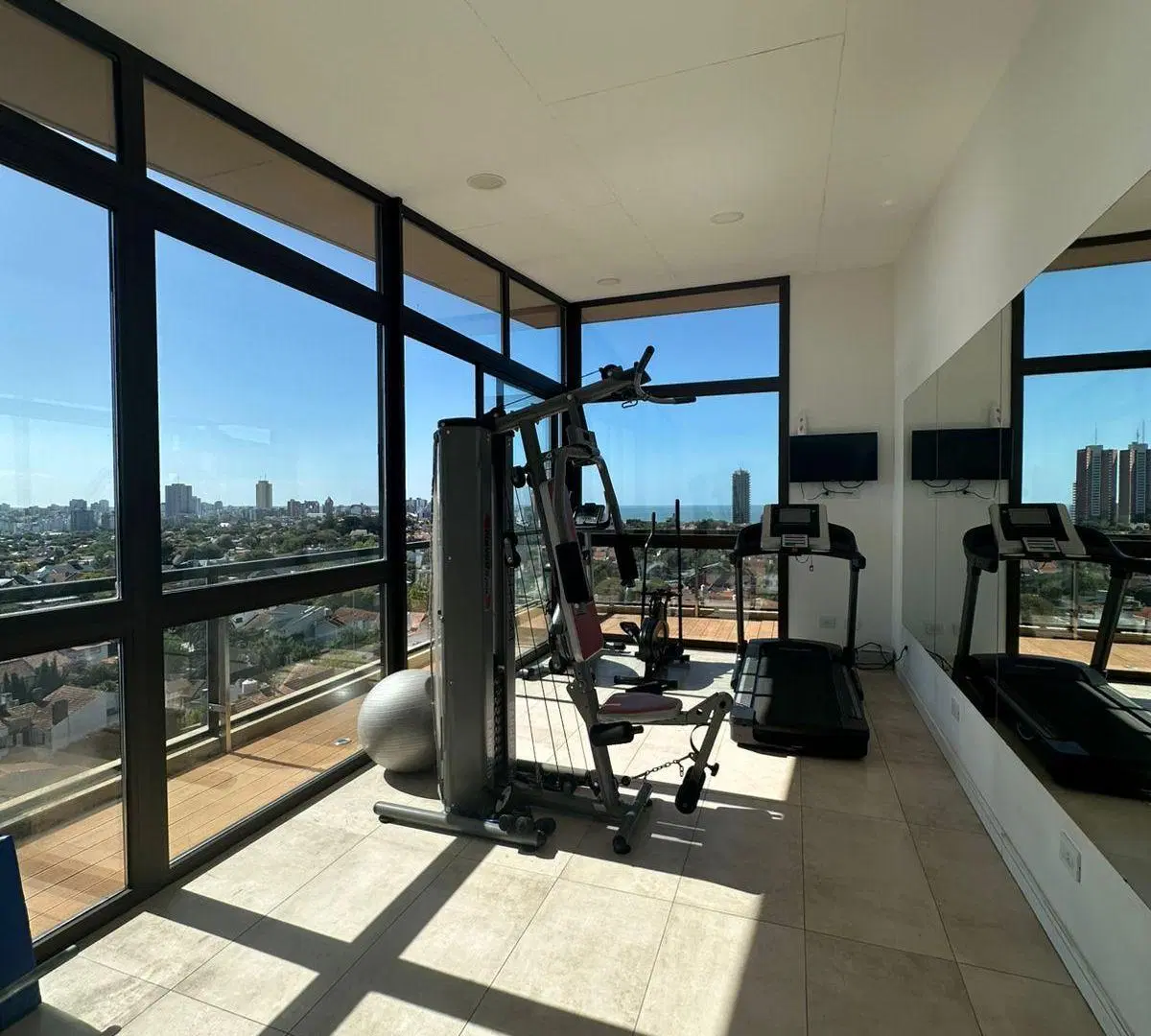 Alquiler Semipiso de 3 ambientes en Playa Grande 2