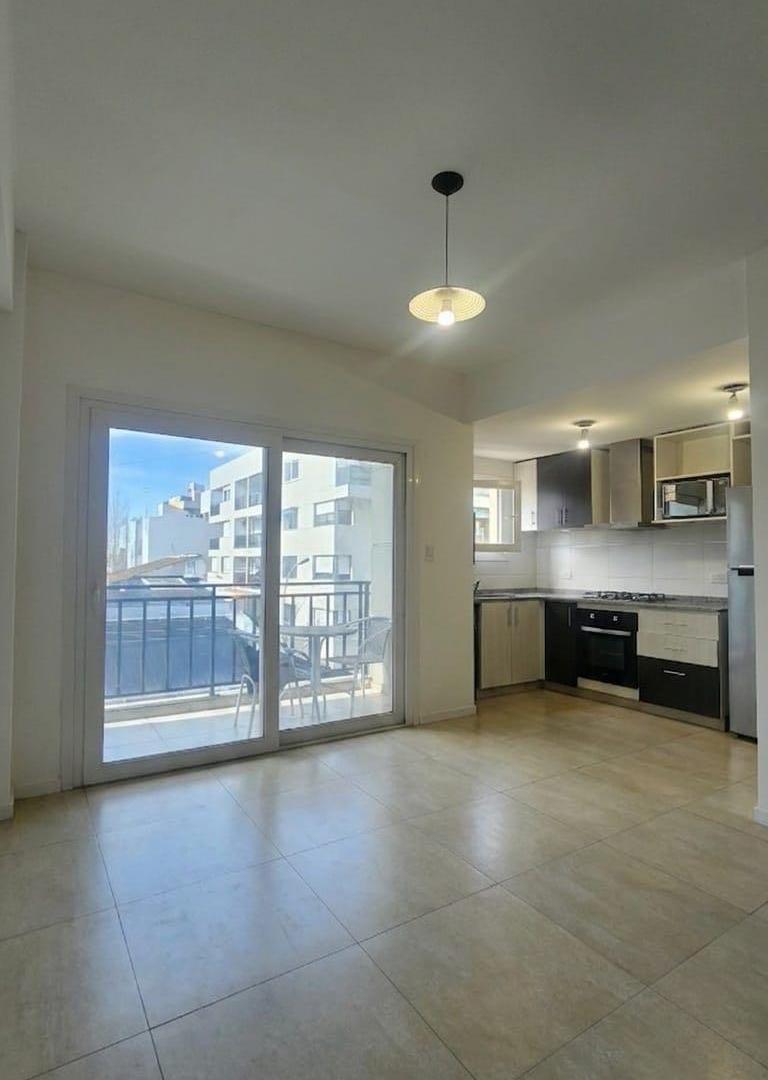 Foto de VENTA DEPARTAMENTO 2 AMBIENTES C/COCHERA CHAUVIN, imagen 5