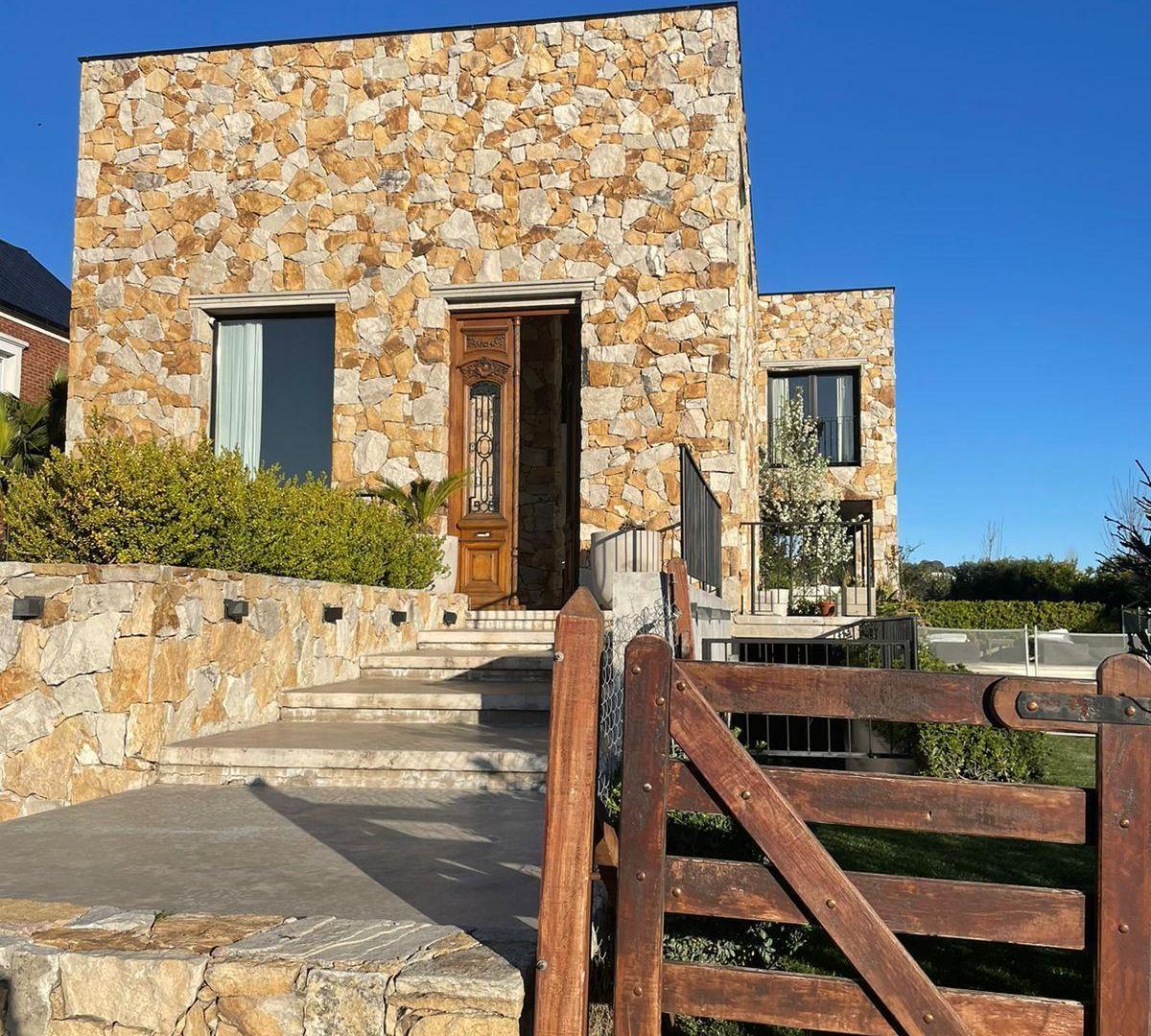 Foto de Venta importante chalet de 8 ambientes en Rumenco., imagen 2