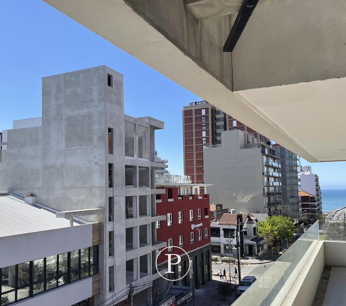 Departamento 2 amb con cochera doble y baulera en Playa Grande