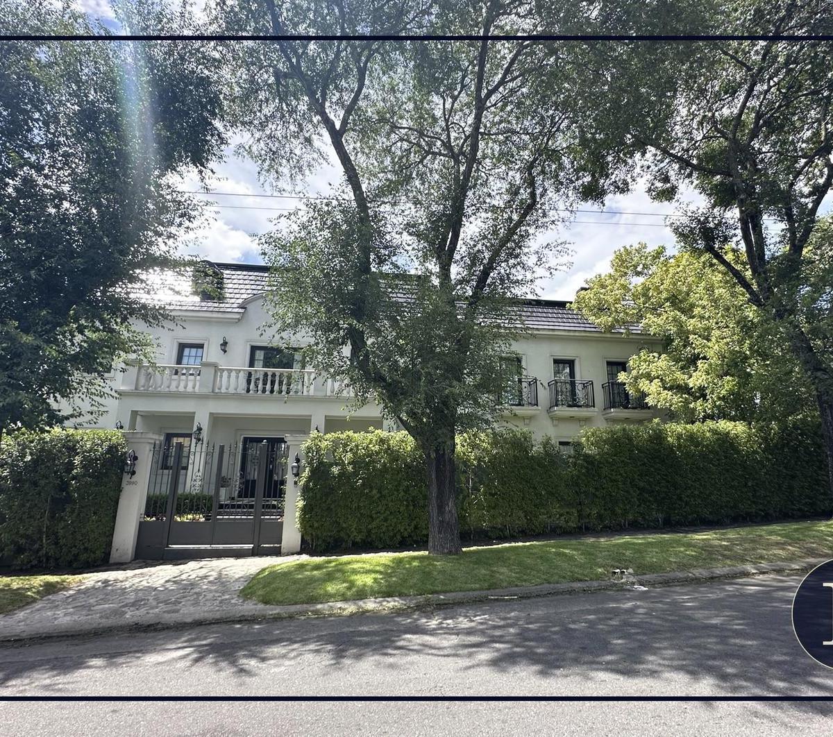 Residencia de Categoría en Los Troncos 1