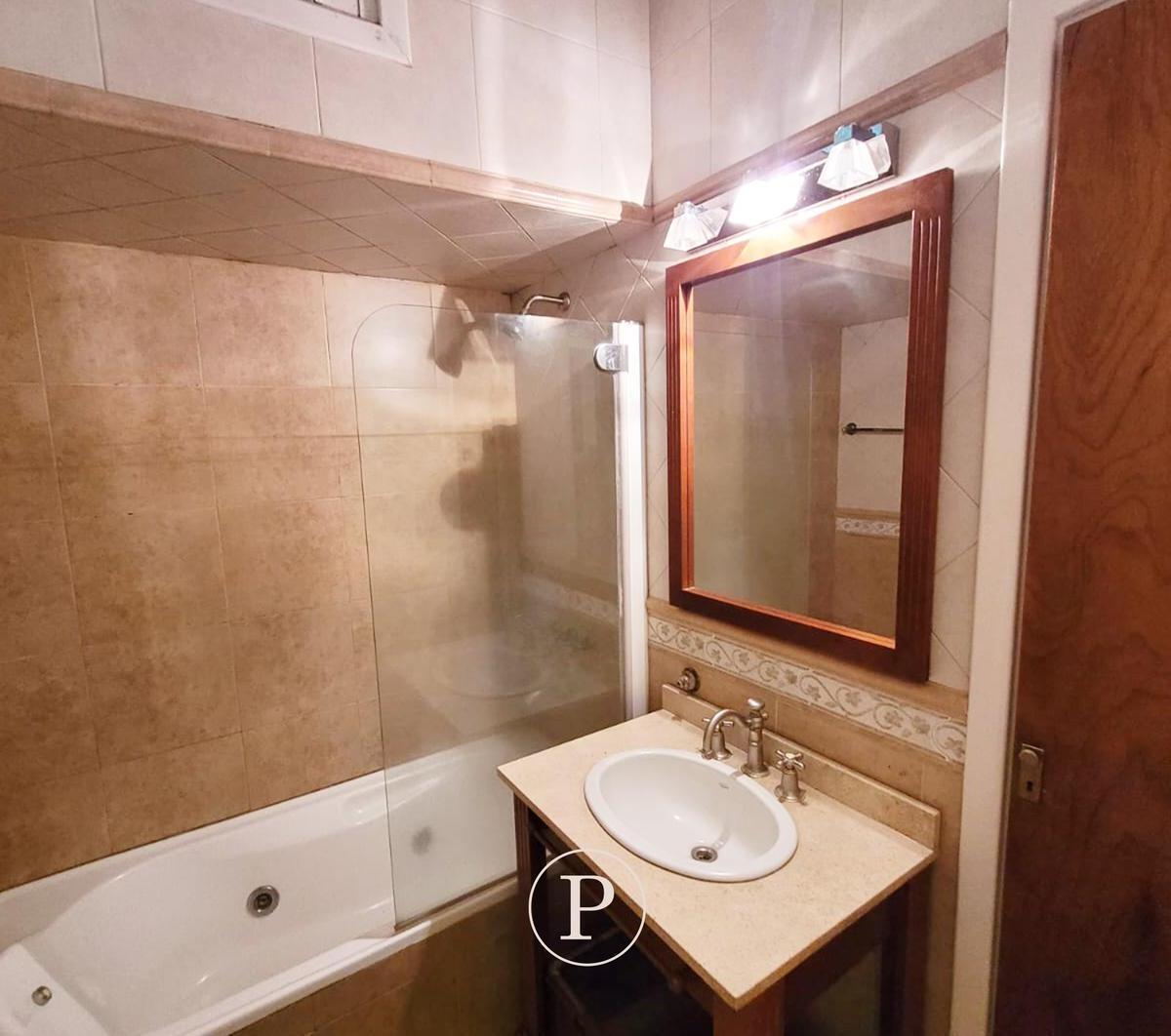 Chalet 5 Ambientes en Barrio Chauvin 2
