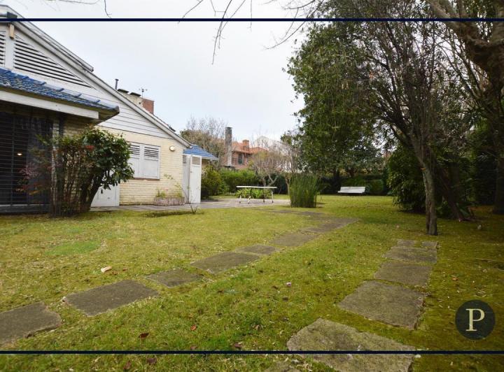 Venta importante chalet en Los Troncos 1
