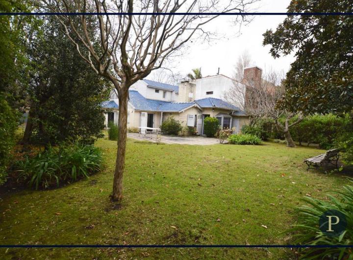 Venta importante chalet en Los Troncos 3