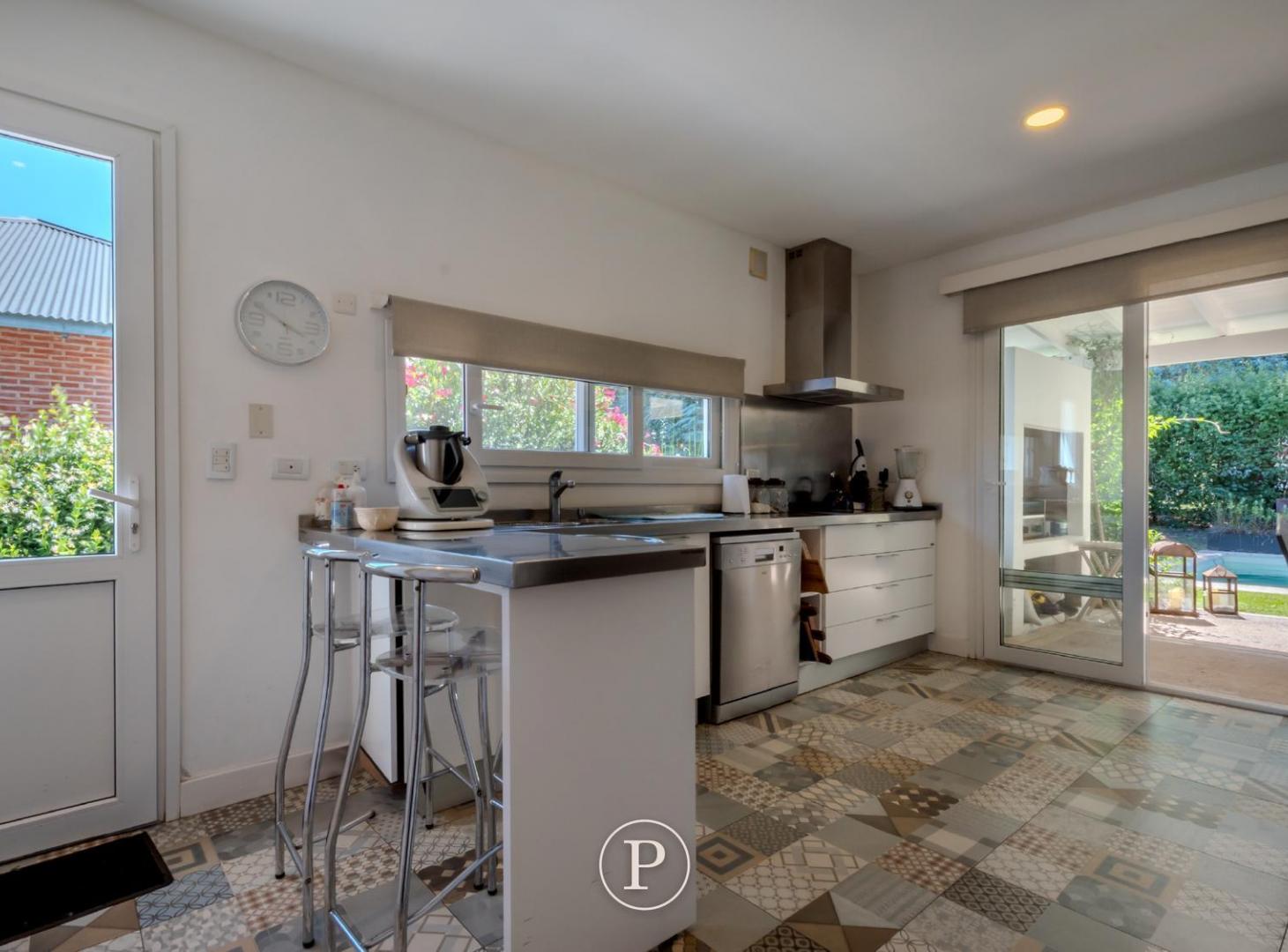 Foto de Casa en Venta con 3 Dormitorios y Piscina en Rumencó, imagen 2