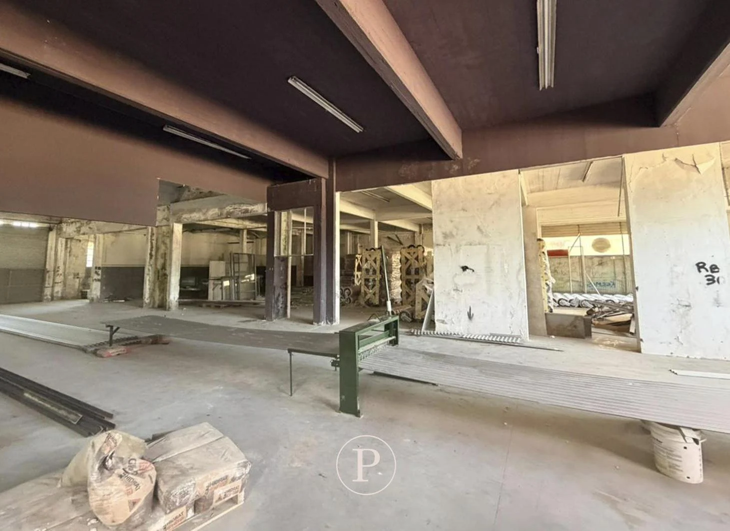 Foto de Alquiler Local Comercial de 700 m2 en Importante Avenida, imagen 3