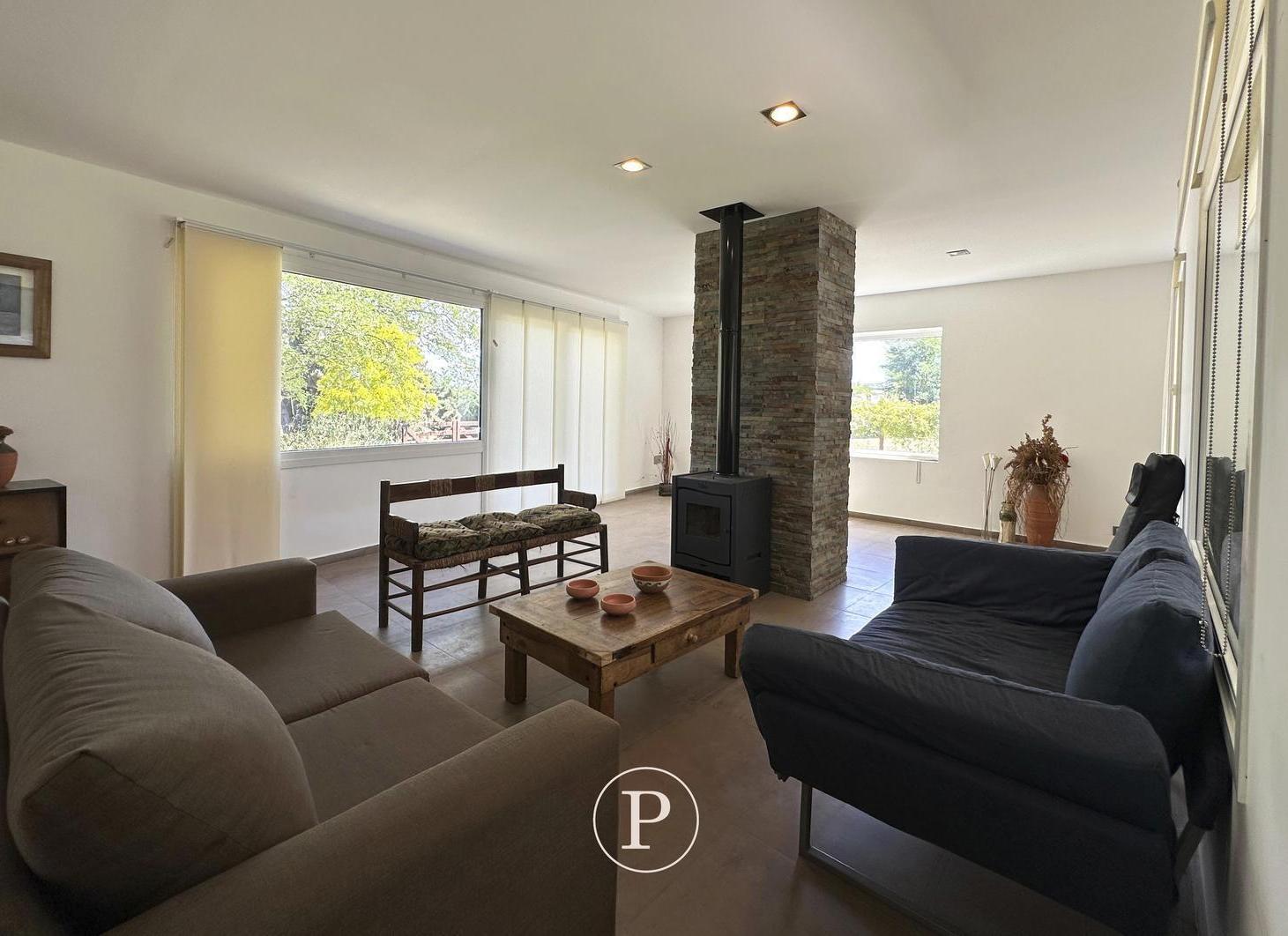 Casa con Amplio Jardín y Parilla en Venta en Barrancas de San Benito