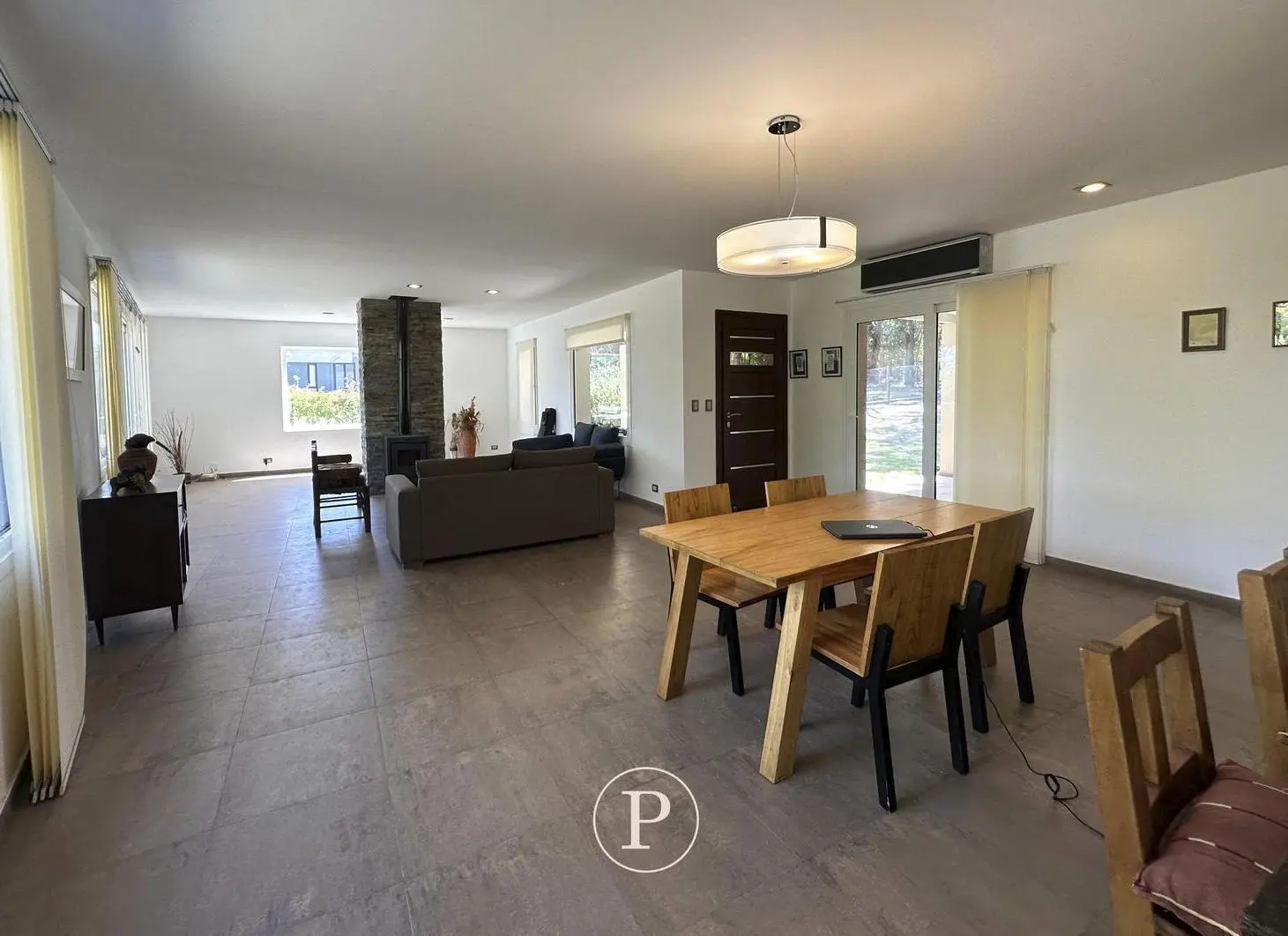 Casa con Amplio Jardín y Parilla en Venta en Barrancas de San Benito 3