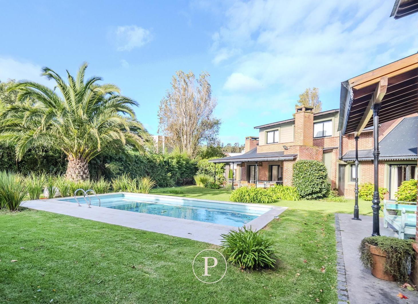 Venta Chalet con pileta en Rumenco