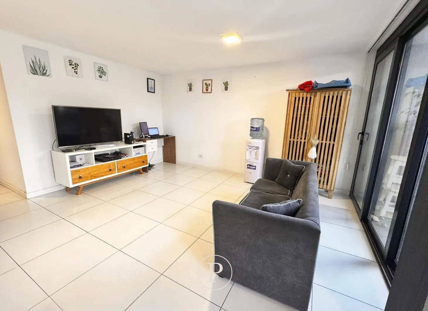 Venta Departamento 4 ambientes con cochera semicubierta en Guemes 2