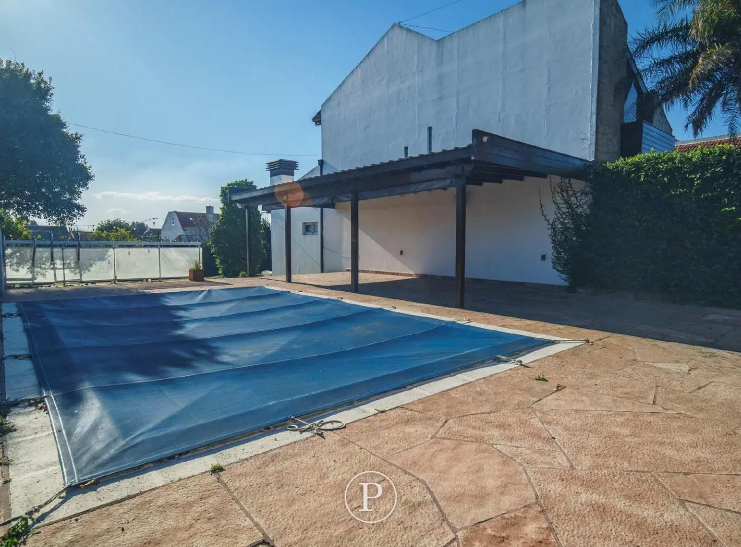 Chalet con lote lindero con piscina en Colinas de Peralta Ramos 2