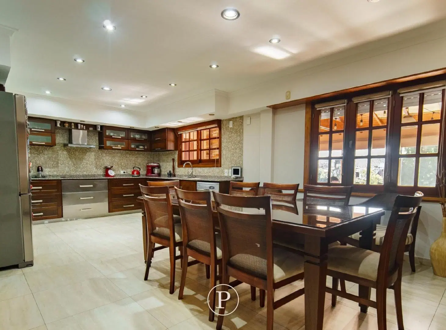 Chalet con lote lindero con piscina en Colinas de Peralta Ramos 4