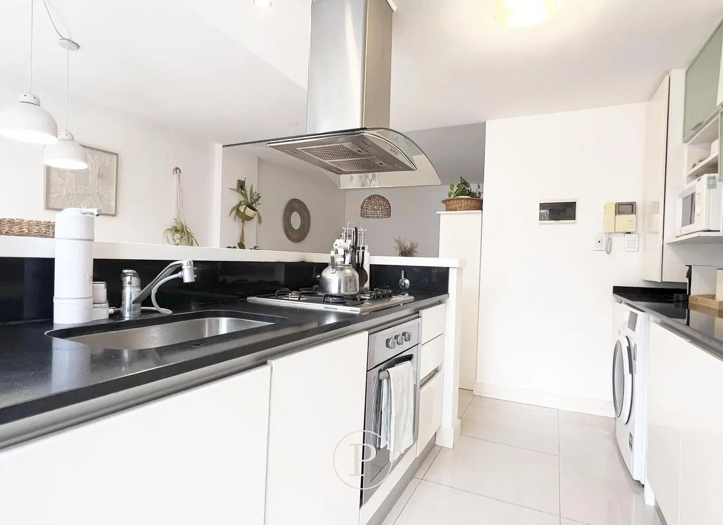 Venta Departamento 3 ambientes con cochera doble en Macrocentro 3