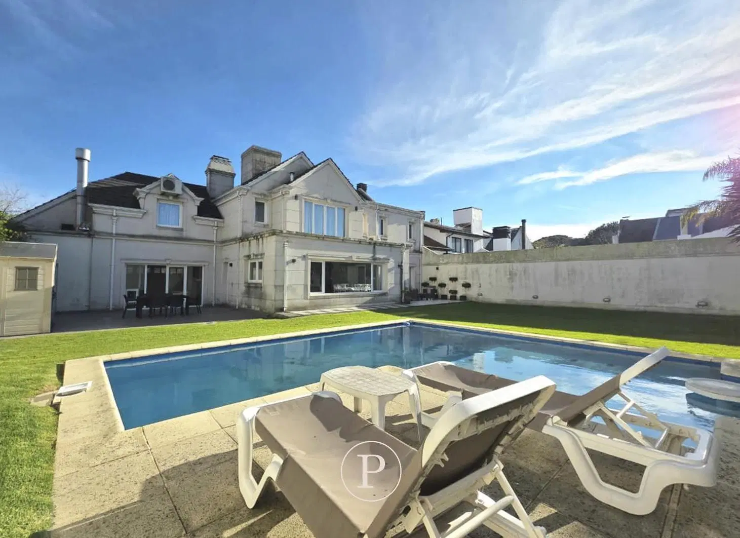 Venta Espectacular Chalet 6 ambientes con pileta en Los Troncos 3