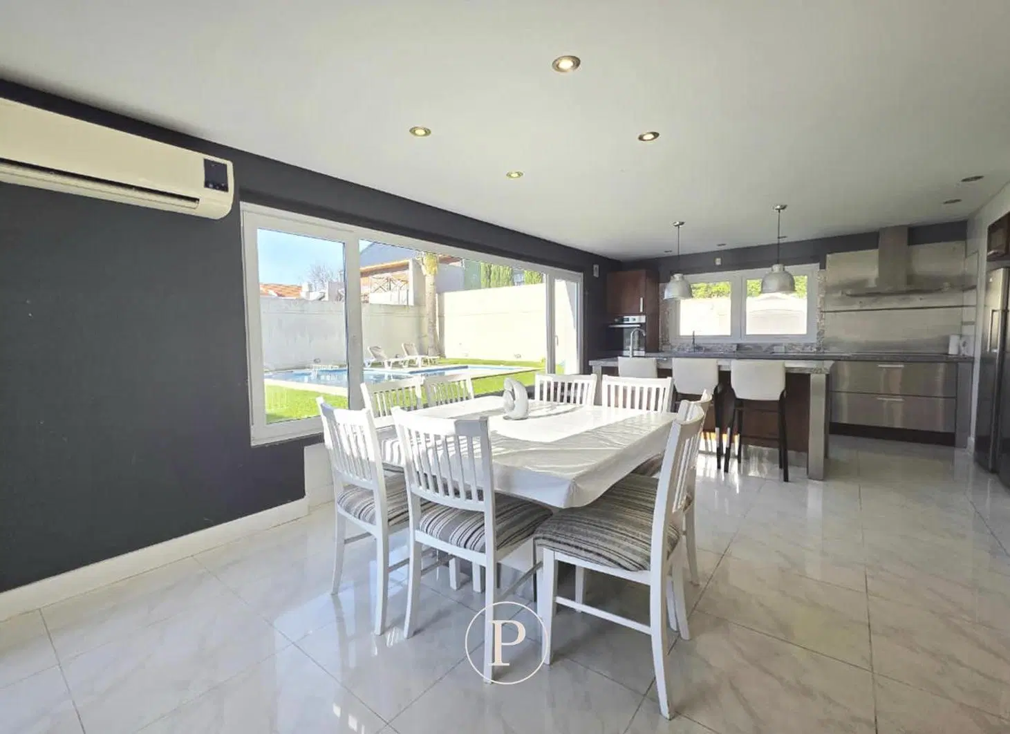 Venta Espectacular Chalet 6 ambientes con pileta en Los Troncos 5
