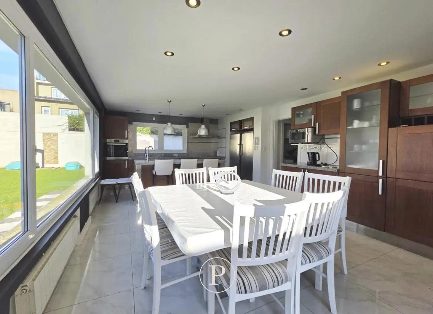 Venta Espectacular Chalet 6 ambientes con pileta en Los Troncos 4