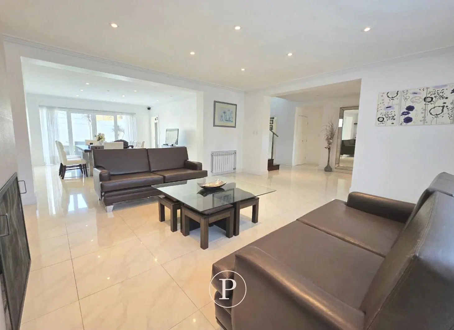 Venta Espectacular Chalet 6 ambientes con pileta en Los Troncos 1