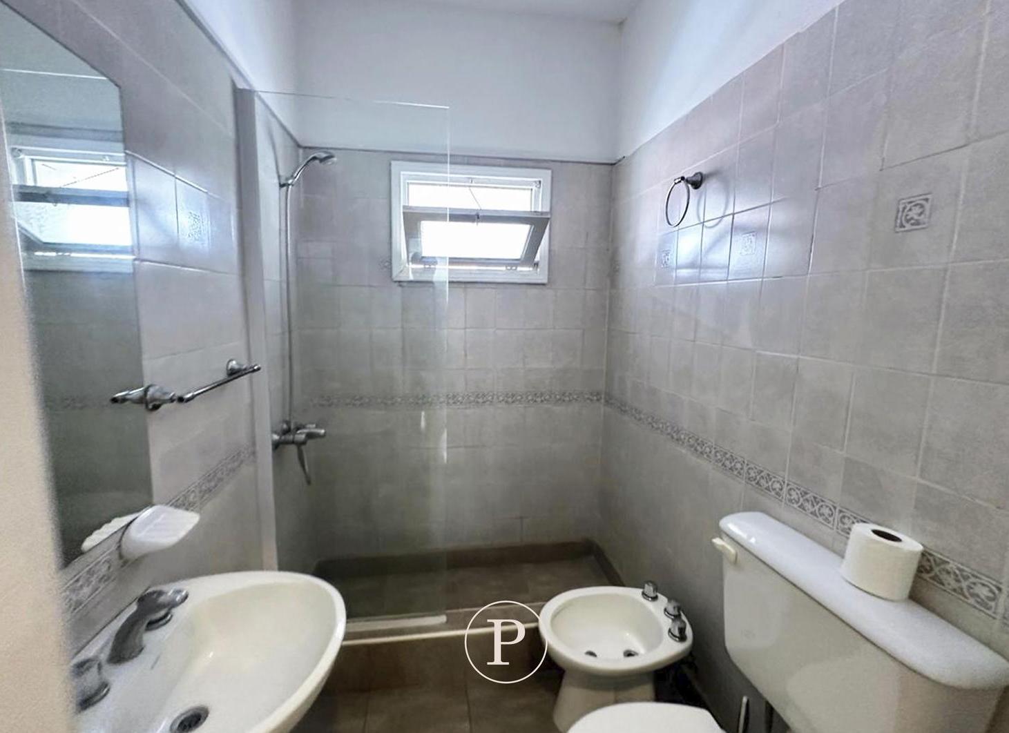 Foto de Venta Hotel con locales y cocheras en Playa Grande, imagen 2