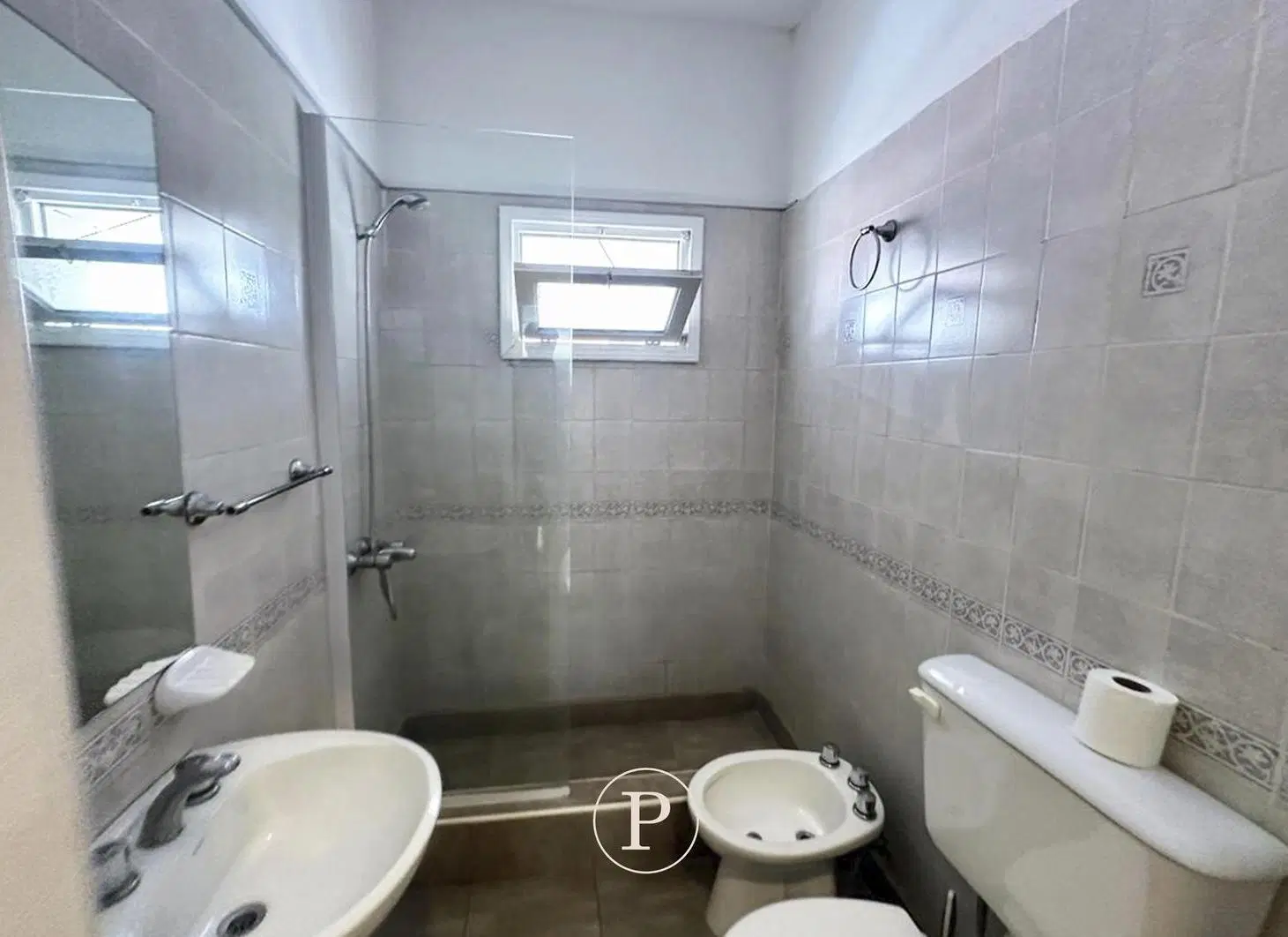 Venta Hotel con locales y cocheras en Playa Grande 1