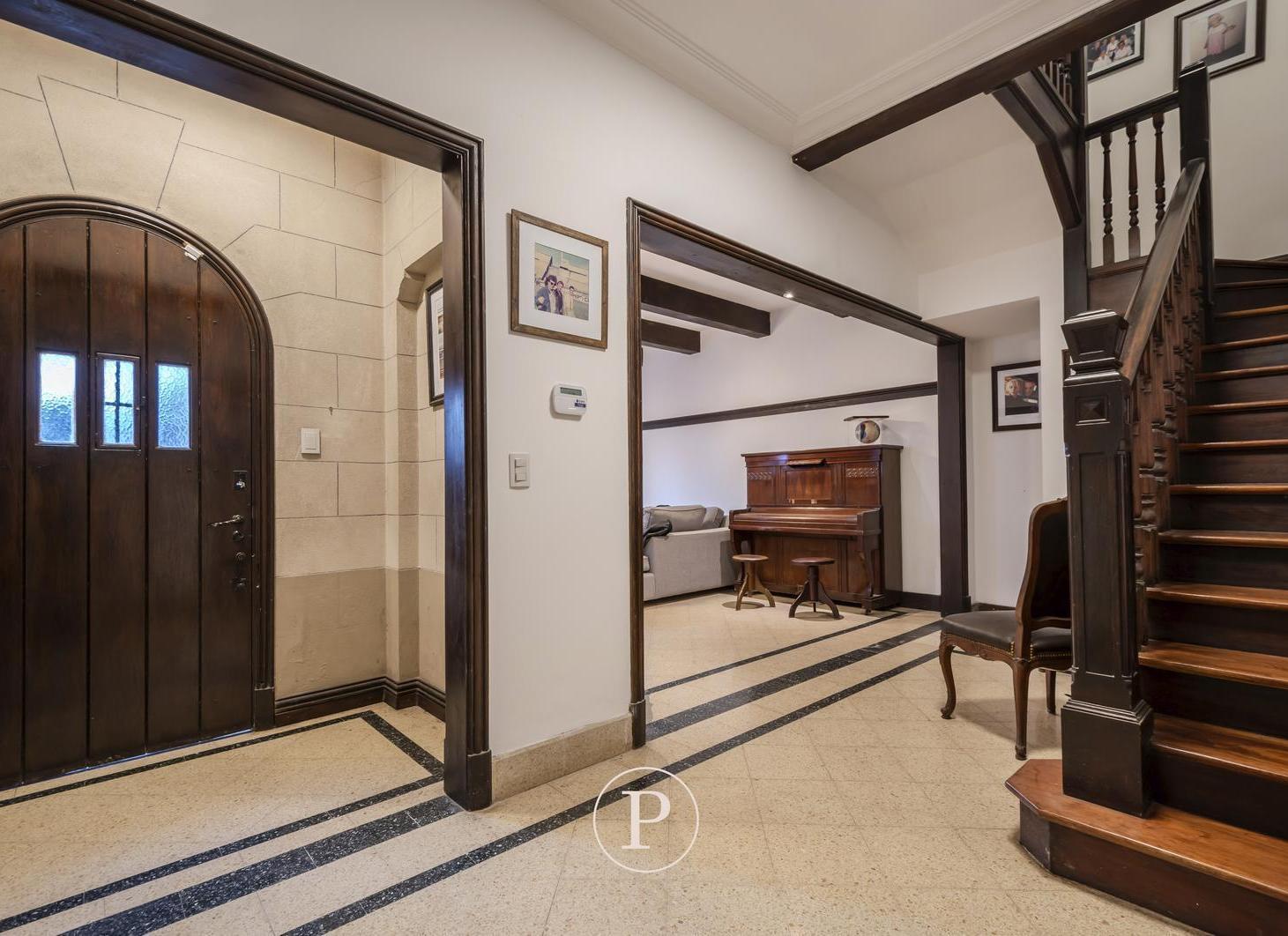 Venta Chalet 5 ambientes ideal para desarrollo uso profesional o vivienda en Terminal vieja