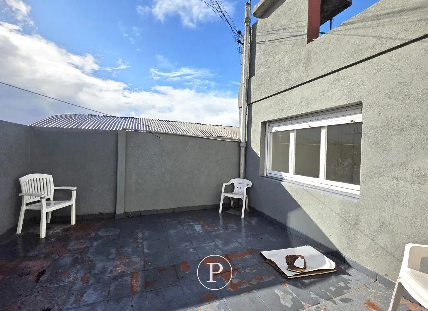 Venta Local comercial con Departamento 4 ambientes en Jorge Newbery 8