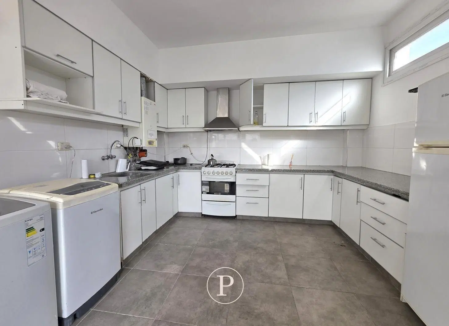 Venta Local comercial con Departamento 4 ambientes en Jorge Newbery 5