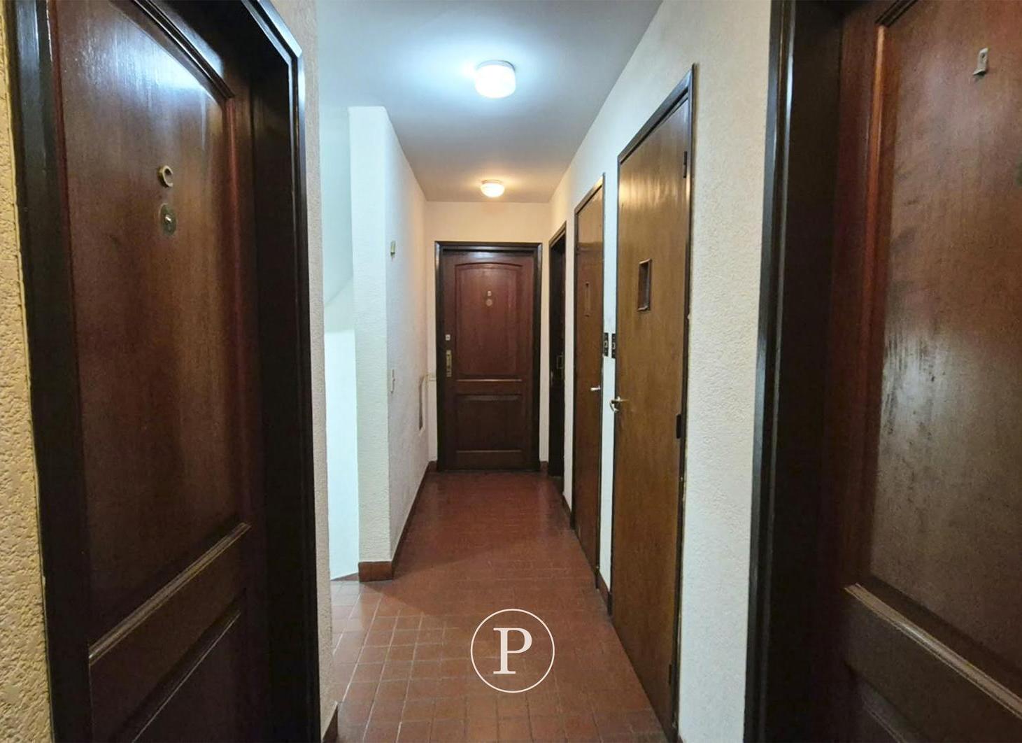 Foto de Departamento en Venta con balcon, cochera y baulera en Guemes, imagen 2