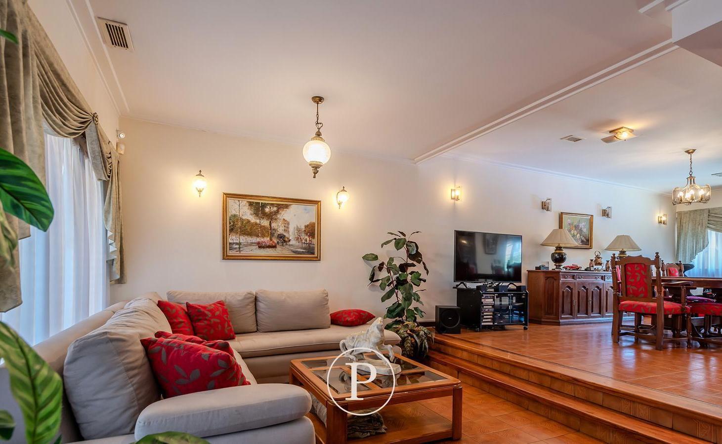 Foto de Chalet en venta de 6 ambientes con patio con pileta climatizada y, imagen 5