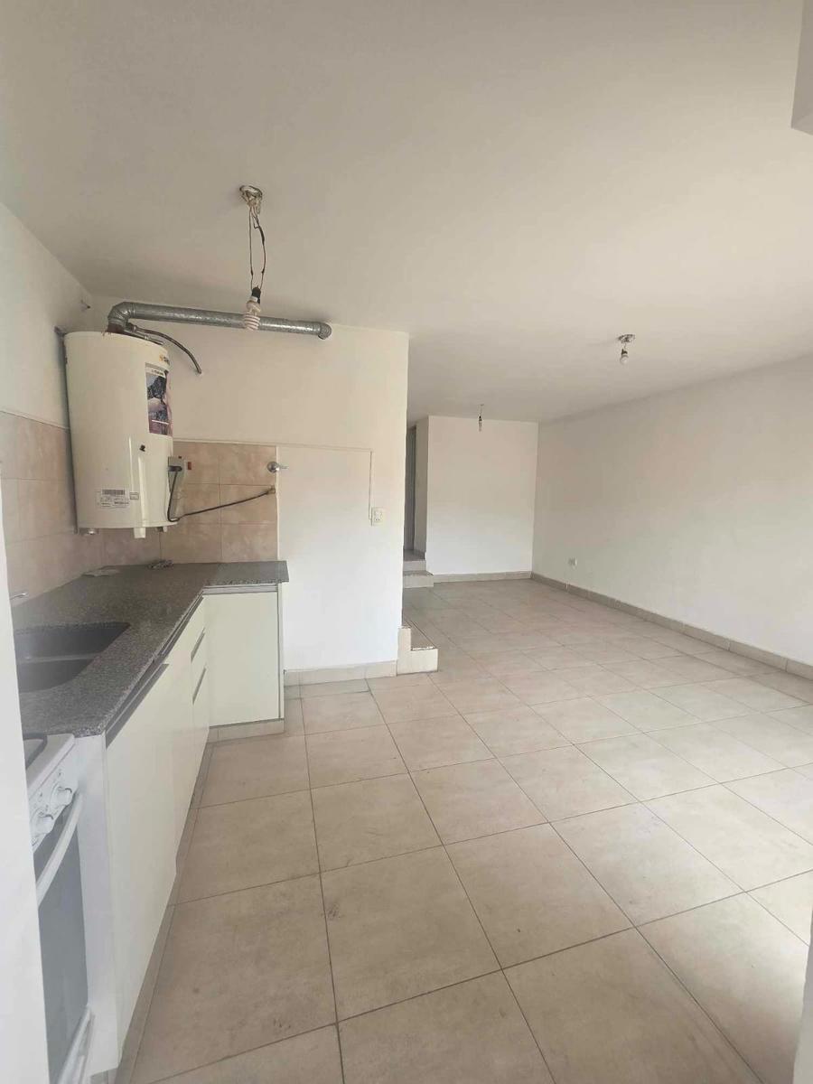 Departamento en PH 1er Piso en Dúplex con Balcón Terraza Al Frente. 1