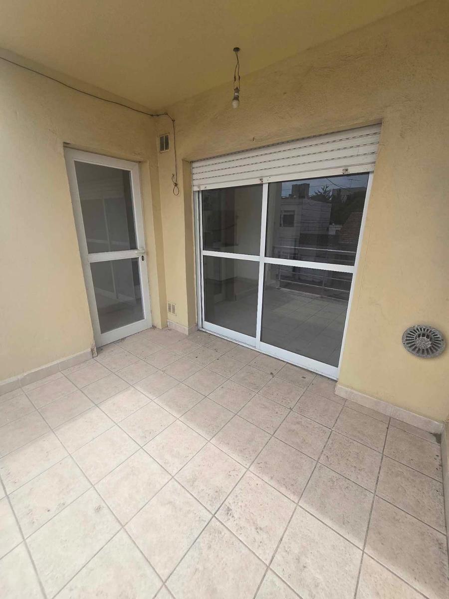 Departamento en PH 1er Piso en Dúplex con Balcón Terraza Al Frente. 4