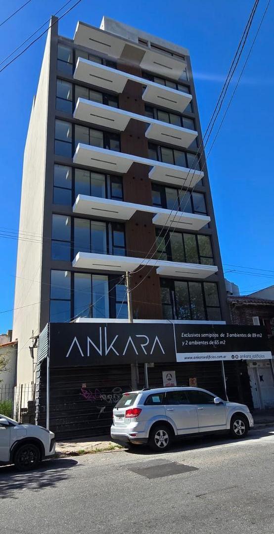Semi piso a estrenar 3 ambientes con cochera cubierta
