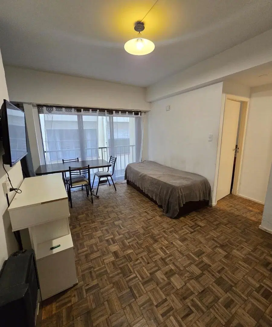 Departamento 2 ambientes lateral frente a Paseo Aldrey 5