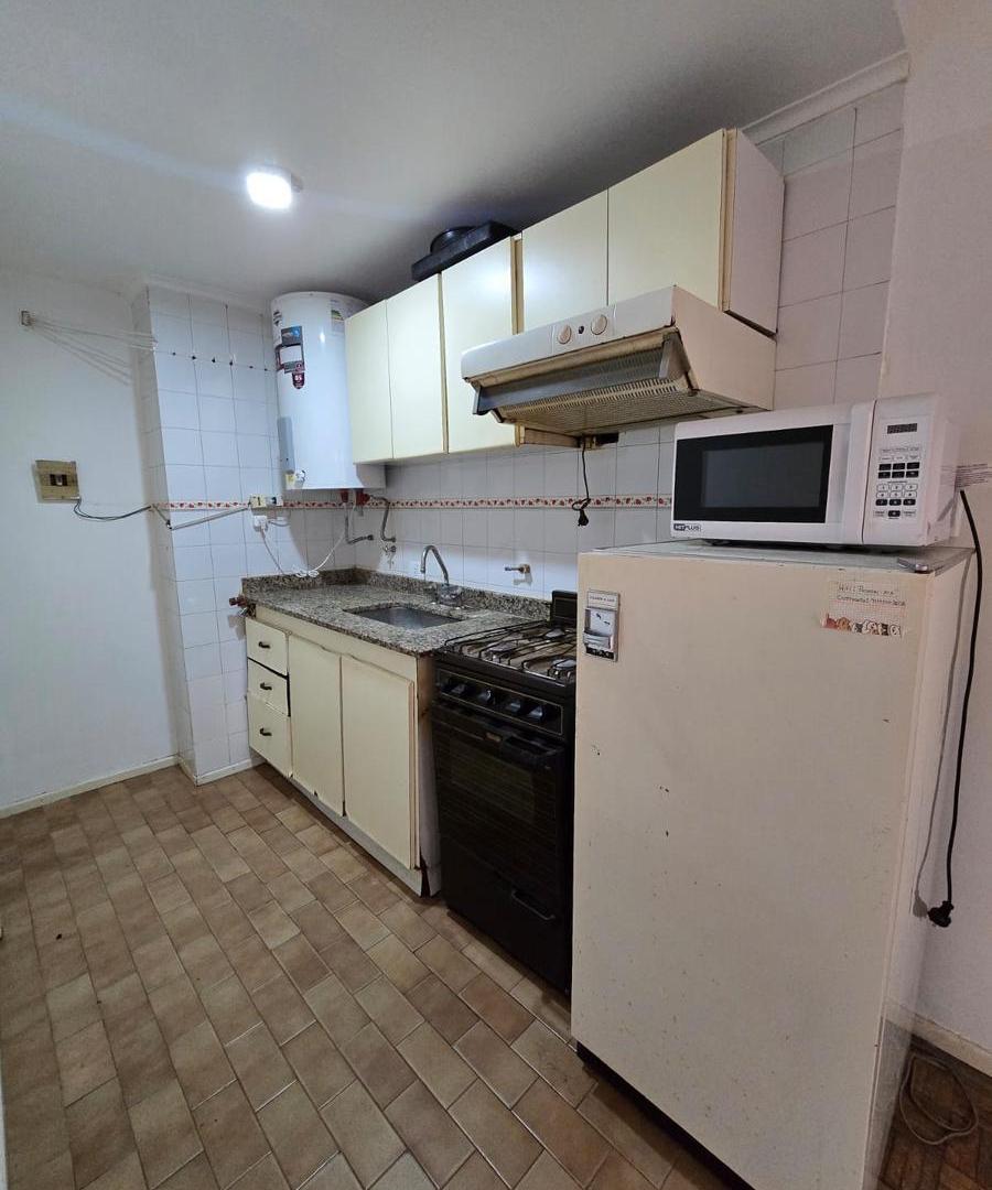 Departamento 2 ambientes lateral frente a Paseo Aldrey