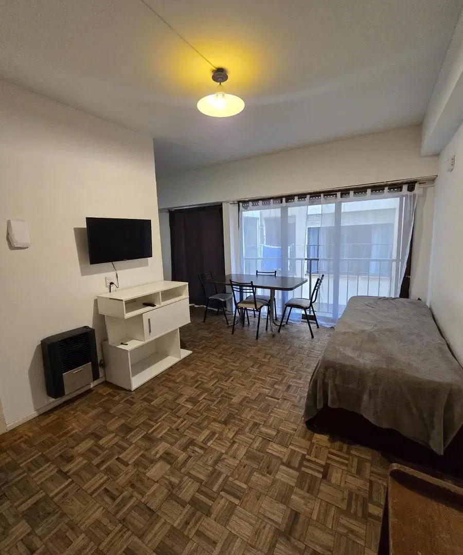 Departamento 2 ambientes lateral frente a Paseo Aldrey 4