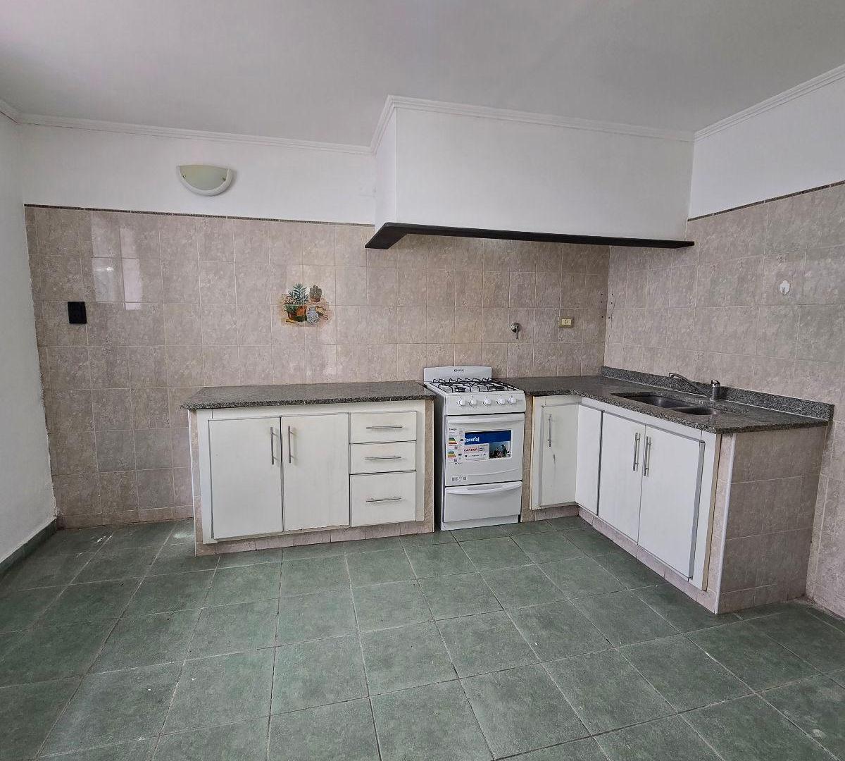 Foto de ALQUILER 24 MESES, Casa 3 ambientes con garaje, patio y terraza, imagen 2