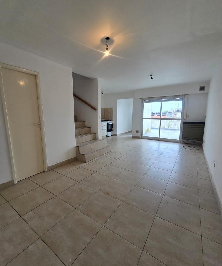 Foto de Departamento en Ph 1Er piso en dúplex con balcón terraza al frente., imagen 3