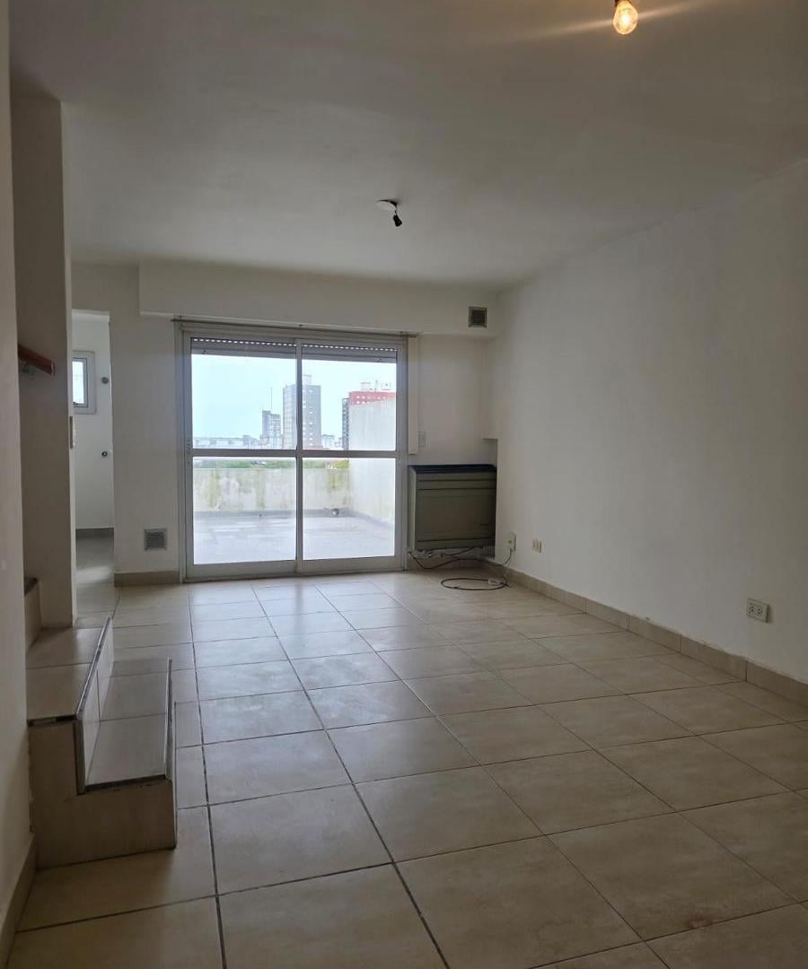 Foto de Departamento en Ph 1Er piso en dúplex con balcón terraza al frente., imagen 2