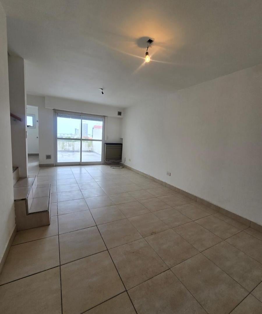 Foto de Departamento en Ph 1Er piso en dúplex con balcón terraza al frente., imagen 1