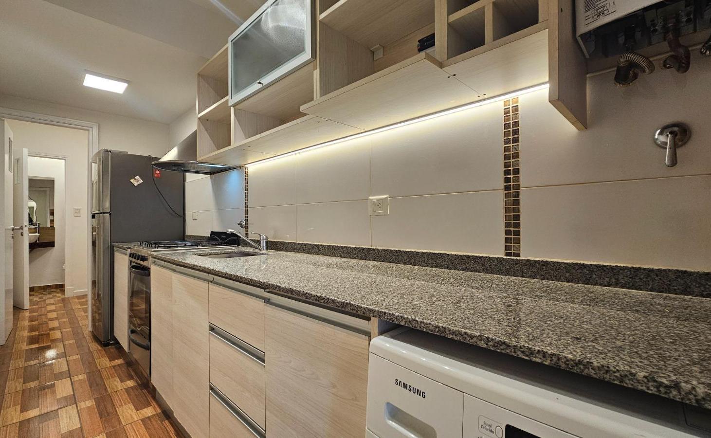 Foto de Departamento 2 ambiente con balcón saliente, imagen 4