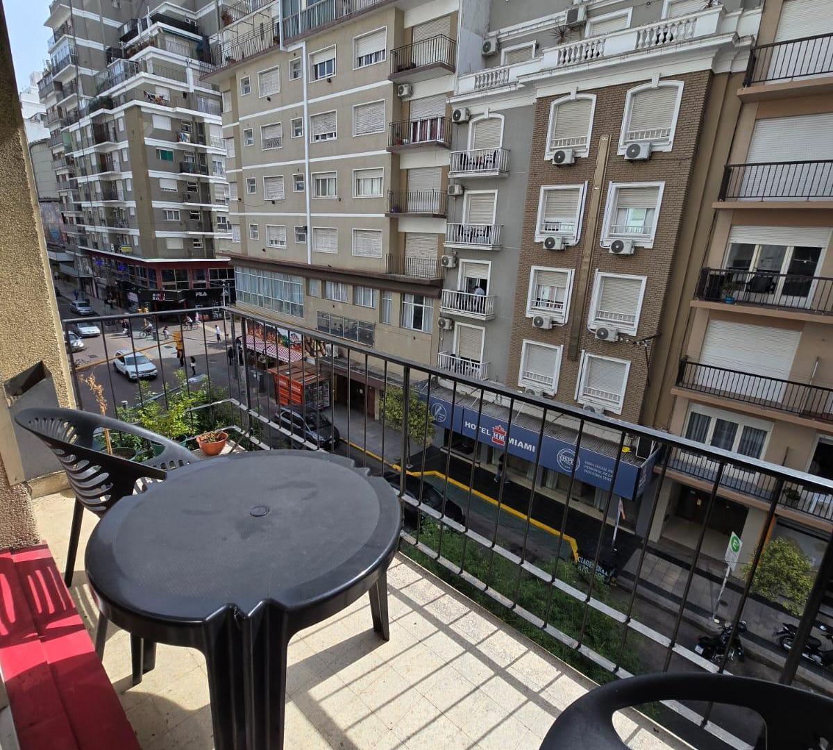 Departamento 3 ambientes con cochera zona centro. oferta